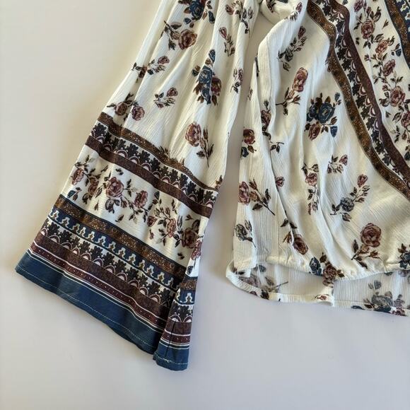 Charming Charlie Krazy Kat Floral Cream and Blue Surplice Long Sleeve Blouse M - Picture 6 of 10